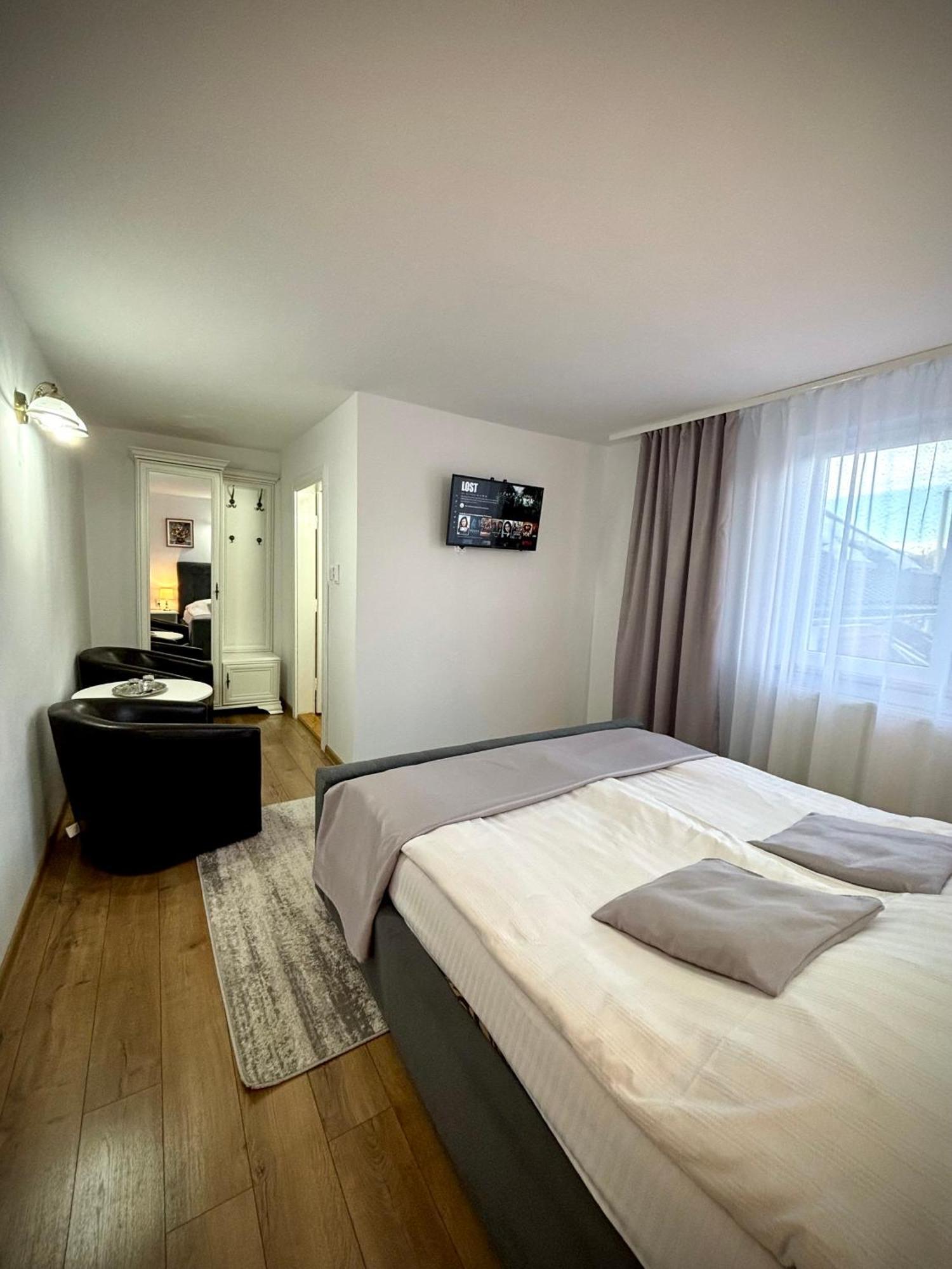 Pensiunea Casa-Stefanel Sadová Extérieur photo